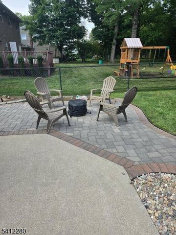 19 Knox Ter, Totowa Boro, NJ 07512