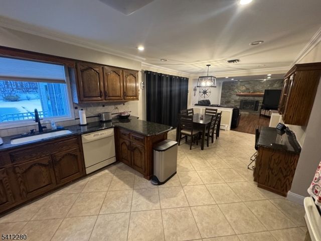 19 Knox Ter, Totowa Boro, NJ 07512