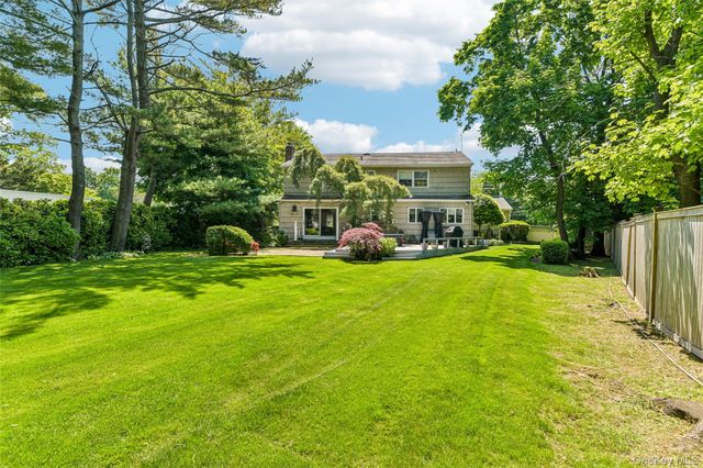 100 Hewlett Neck Road, Hewlett Neck, NY 11598