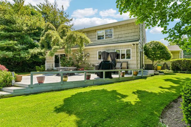 100 Hewlett Neck Road, Hewlett Neck, NY 11598