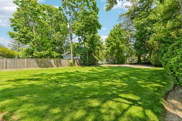 100 Hewlett Neck Road, Hewlett Neck, NY 11598