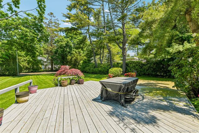 100 Hewlett Neck Road, Hewlett Neck, NY 11598