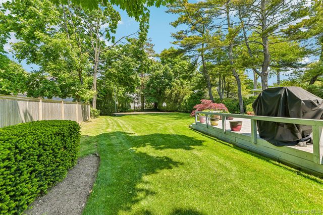 100 Hewlett Neck Road, Hewlett Neck, NY 11598
