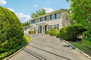 100 Hewlett Neck Road, Hewlett Neck, NY 11598