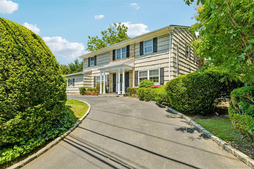 100 Hewlett Neck Road, Hewlett Neck, NY 11598