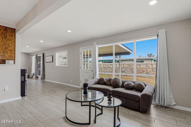 313 MARDI GRAS Drive, El Paso, TX 79912