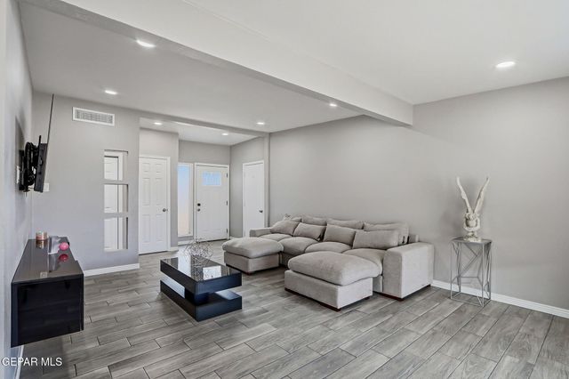 313 MARDI GRAS Drive, El Paso, TX 79912