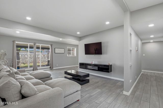 313 MARDI GRAS Drive, El Paso, TX 79912