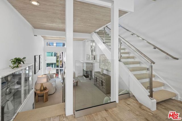 24 YAWL Street 2, Marina Del Rey, CA 90292