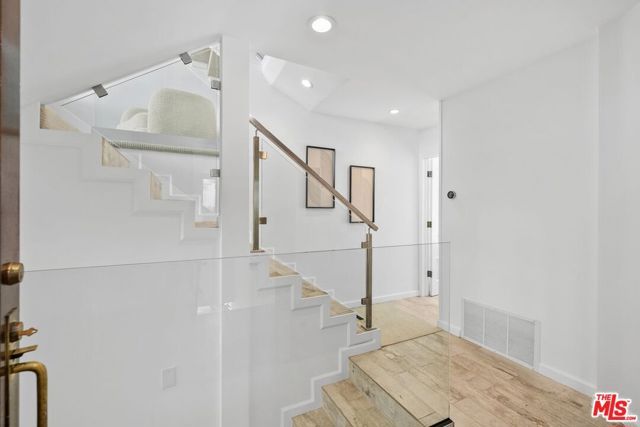 24 YAWL Street 2, Marina Del Rey, CA 90292