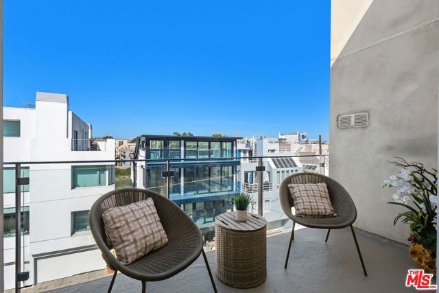24 YAWL Street 2, Marina Del Rey, CA 90292