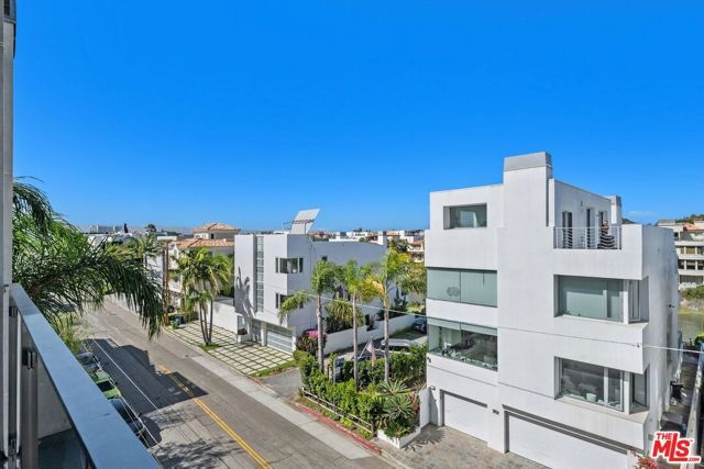 24 YAWL Street 2, Marina Del Rey, CA 90292