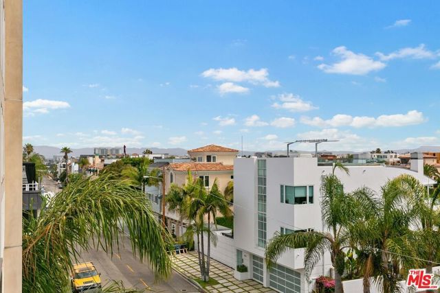 24 YAWL Street 2, Marina Del Rey, CA 90292