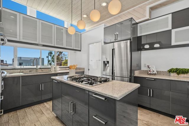 24 YAWL Street 2, Marina Del Rey, CA 90292