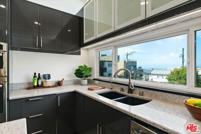 24 YAWL Street 2, Marina Del Rey, CA 90292