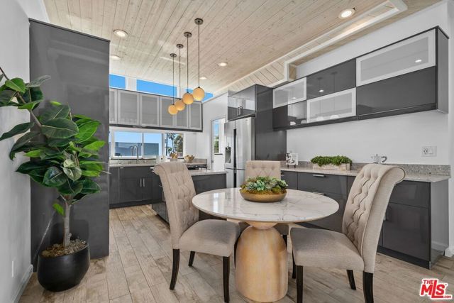24 YAWL Street 2, Marina Del Rey, CA 90292