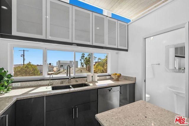 24 YAWL Street 2, Marina Del Rey, CA 90292