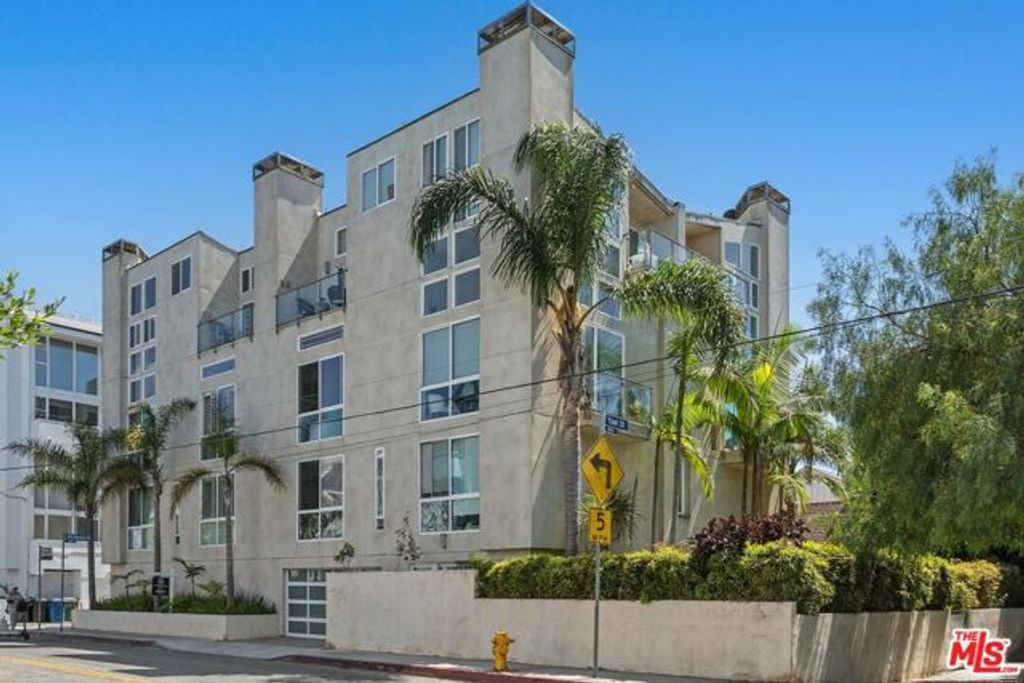 24 YAWL Street 2, Marina Del Rey, CA 90292