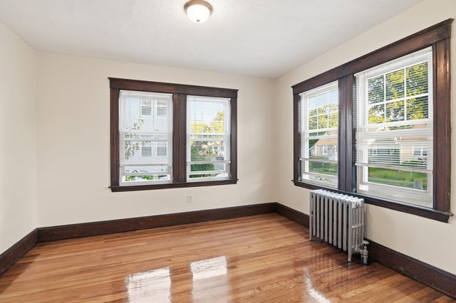 60 Raycroft St 1R, Quincy, MA 02169