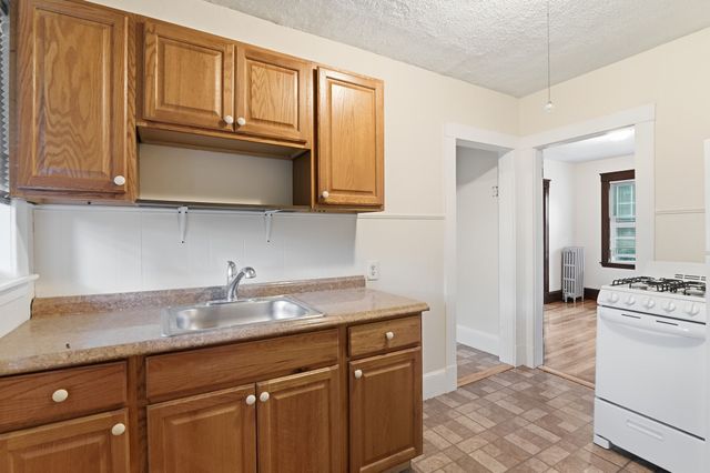 60 Raycroft St 1R, Quincy, MA 02169
