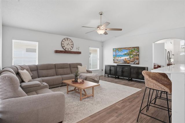 207 TAVESTOCK LOOP, Winter Springs, FL 32708