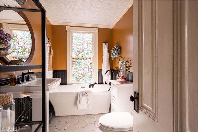 250 N Primrose Avenue, Monrovia, CA 91016