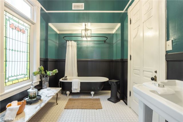 250 N Primrose Avenue, Monrovia, CA 91016