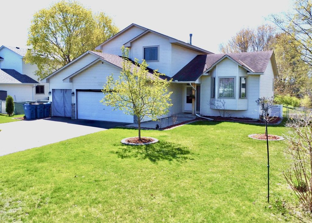 2062 122nd Avenue NW, Coon Rapids, MN 55448