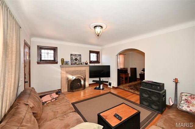 737 Cumberland Drive, St Louis, MO 63125