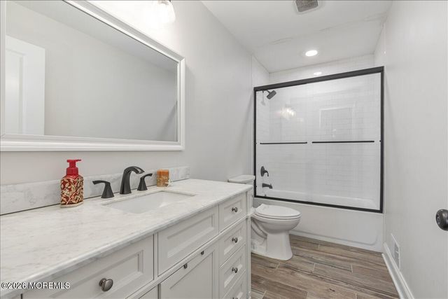 10 Illinois Avenue, Port Monmouth, NJ 07758