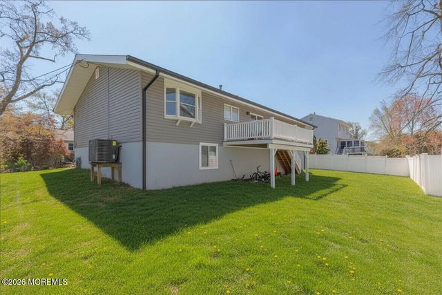 10 Illinois Avenue, Port Monmouth, NJ 07758