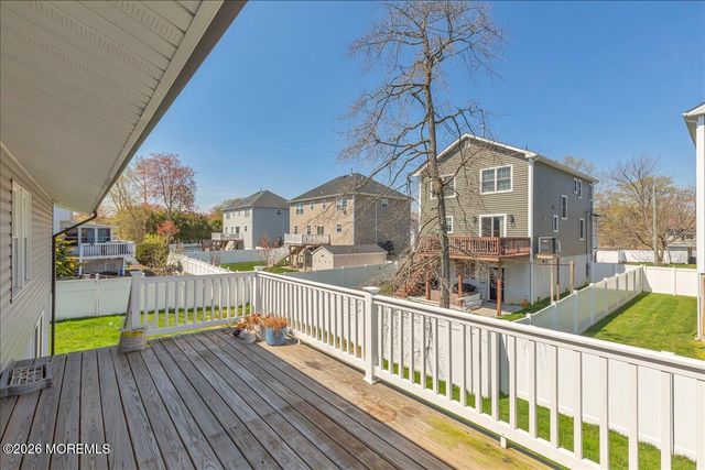 10 Illinois Avenue, Port Monmouth, NJ 07758