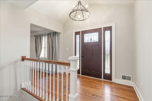 10 Illinois Avenue, Port Monmouth, NJ 07758