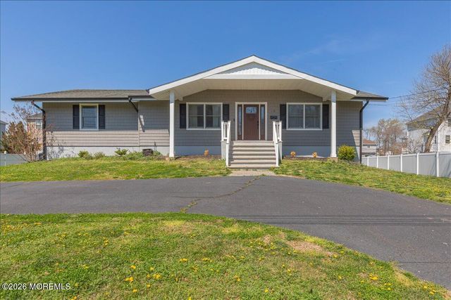 10 Illinois Avenue, Port Monmouth, NJ 07758