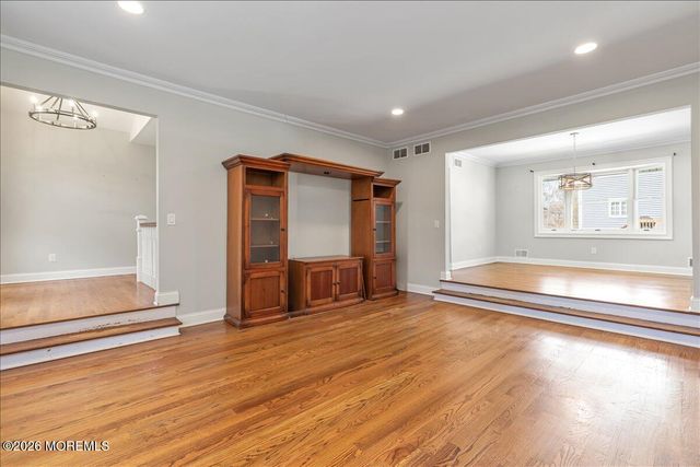 10 Illinois Avenue, Port Monmouth, NJ 07758