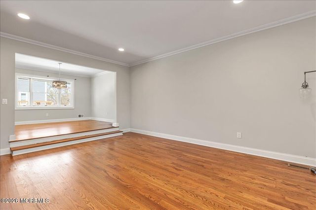 10 Illinois Avenue, Port Monmouth, NJ 07758