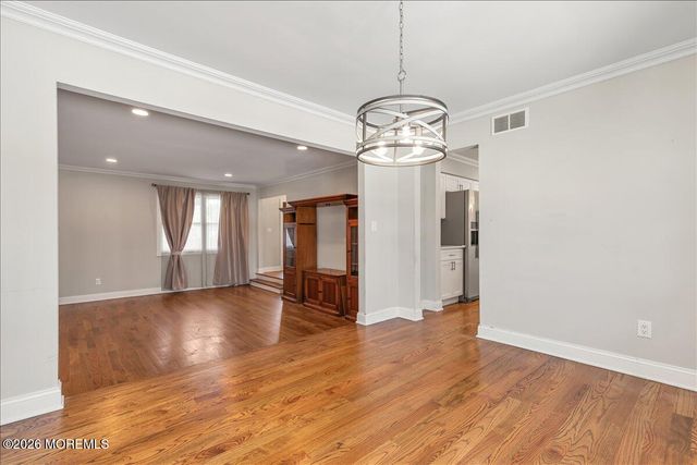 10 Illinois Avenue, Port Monmouth, NJ 07758