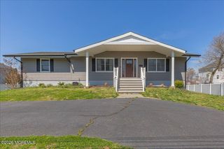 10 Illinois Avenue, Port Monmouth, NJ 07758