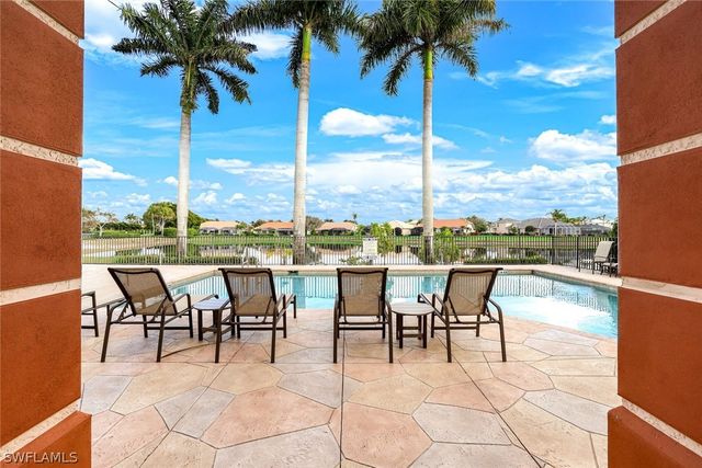 6446 Legacy CIR 102, Naples, FL 34113