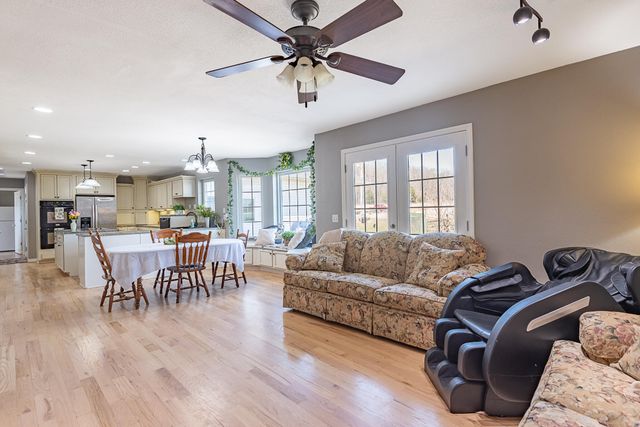 18877 E 1200 Road, Stockton, MO 65785