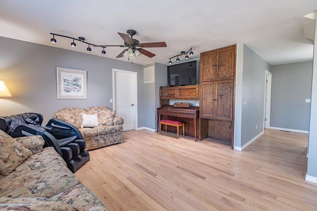 18877 E 1200 Road, Stockton, MO 65785