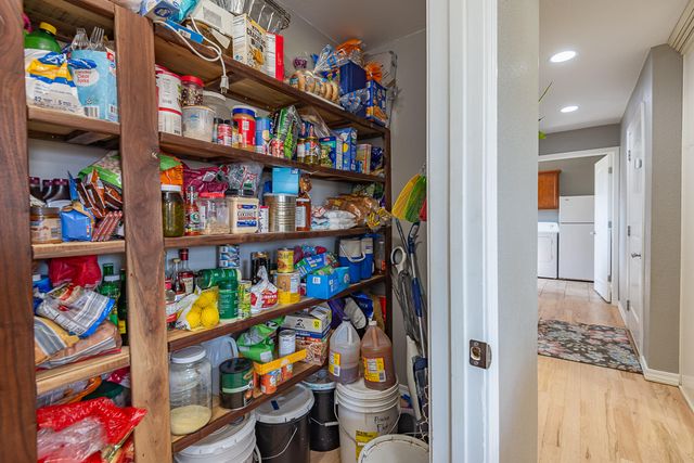 18877 E 1200 Road, Stockton, MO 65785