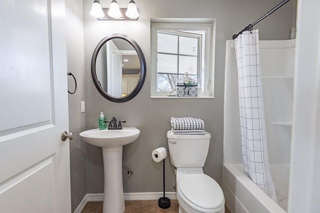 18877 E 1200 Road, Stockton, MO 65785