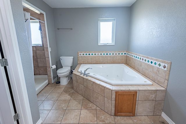 18877 E 1200 Road, Stockton, MO 65785