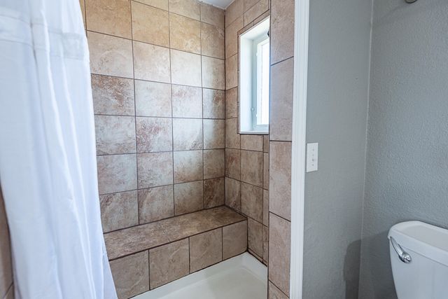 18877 E 1200 Road, Stockton, MO 65785