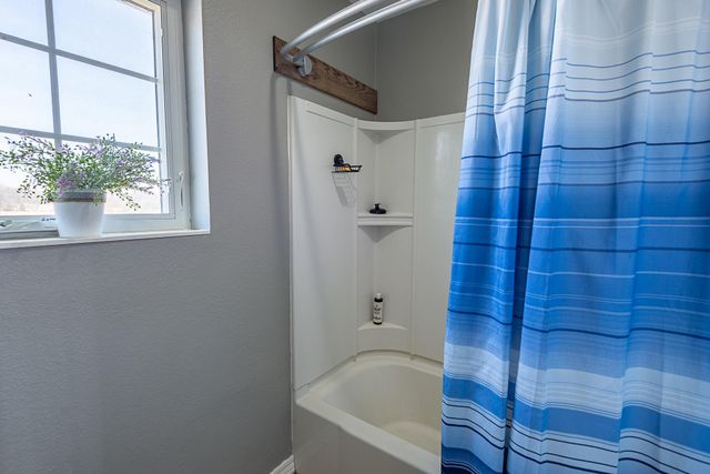 18877 E 1200 Road, Stockton, MO 65785