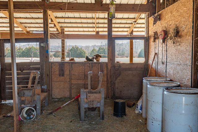 18877 E 1200 Road, Stockton, MO 65785