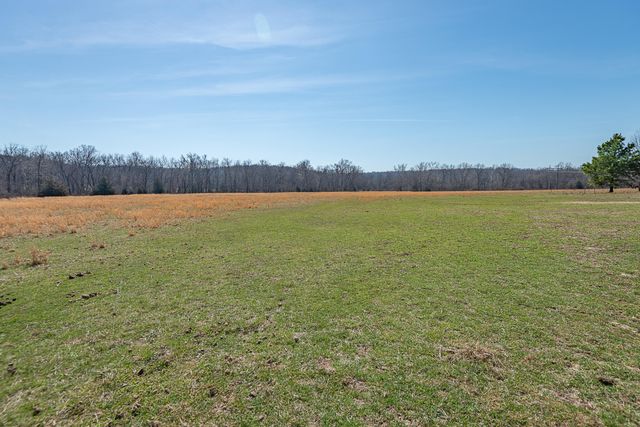 18877 E 1200 Road, Stockton, MO 65785