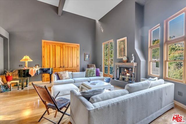 9864 Yoakum Drive, Beverly Hills, CA 90210