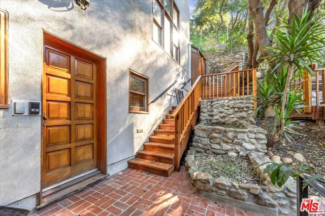 9864 Yoakum Drive, Beverly Hills, CA 90210